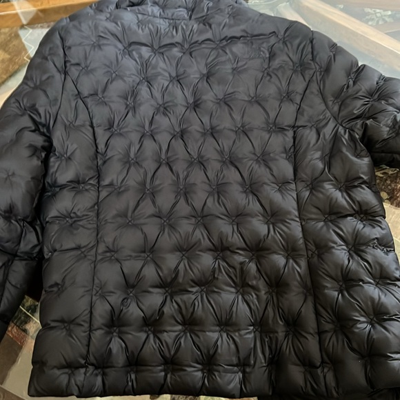 The North Face Black Quilted Puffer Jacket - Picture 7 of 8